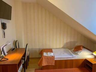 Отель Hotel Ostoja Bobowa Двухместный номер с 1 кроватью или 2 отдельными кроватями-7