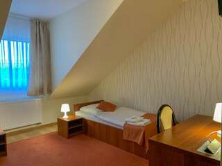 Отель Hotel Ostoja Bobowa Двухместный номер с 1 кроватью или 2 отдельными кроватями-8